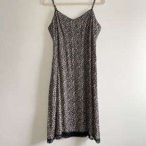 Vintage 90’s floral dress with lace detail.